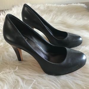 Sale black pumps with tortoise heels